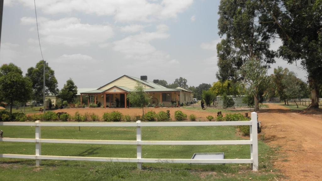 Enderslie House Bed & Breakfast Muchea Esterno foto